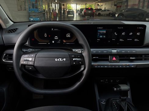 Used 2025 Kia K4 FWD image 13