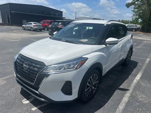 Used 2023 Nissan Kicks SV FWD image 1