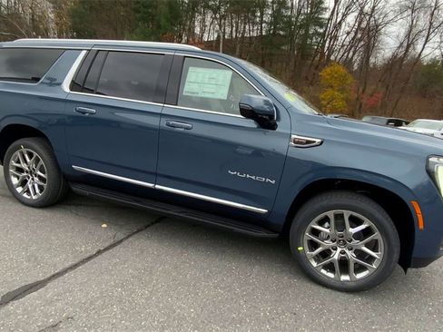 New 2026 GMC Yukon XL Elevation image 3