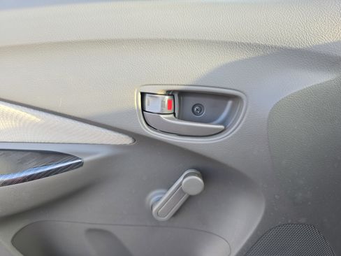 Used 2009 Toyota Yaris Sedan image 30