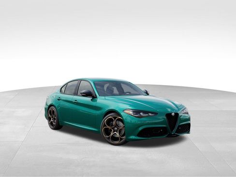 Used 2025 Alfa Romeo Giulia w/ Driving Assist Package RWD image 5