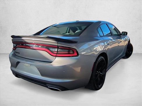 Used 2017 Dodge Charger SE w/ Blacktop Package image 5