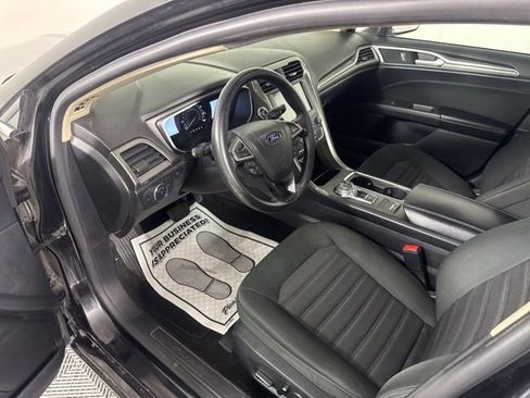 Used 2019 Ford Fusion SE image 24