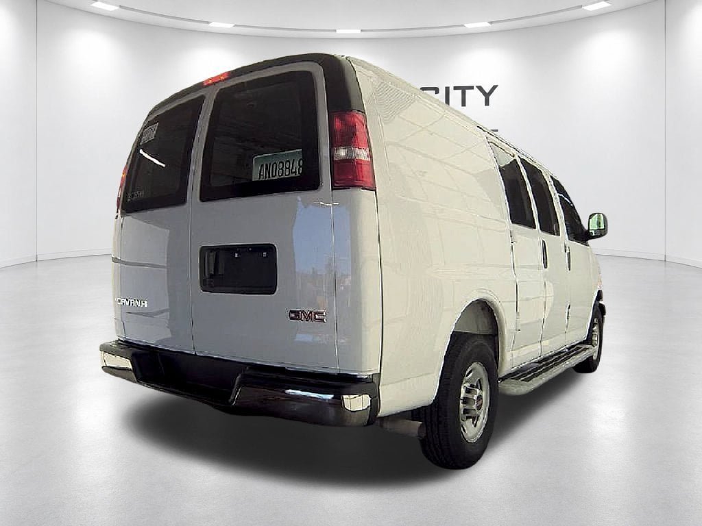 Used 2025 Chevrolet Express 2500 w/ Driver Convenience Package RWD image 4