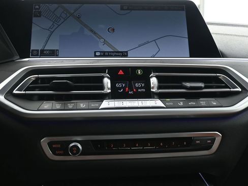 Used 2021 BMW X7 M50i w/ Executive Package image 18