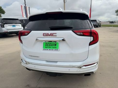 Used 2020 GMC Terrain Denali w/ Denali Premium Package FWD image 7