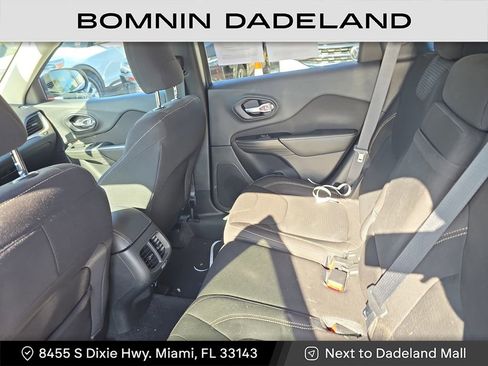 Used 2016 Jeep Cherokee Latitude image 15