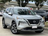 Used 2022 Nissan Rogue SV image 2