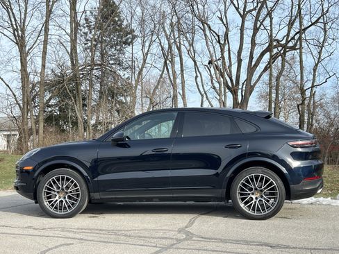 Certified 2022 Porsche Cayenne Coupe image 2
