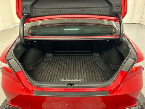 Used 2020 Toyota Camry SE image 21