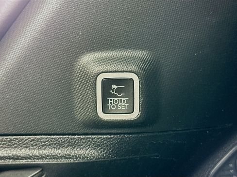 Used 2023 Jeep Grand Cherokee Limited image 30