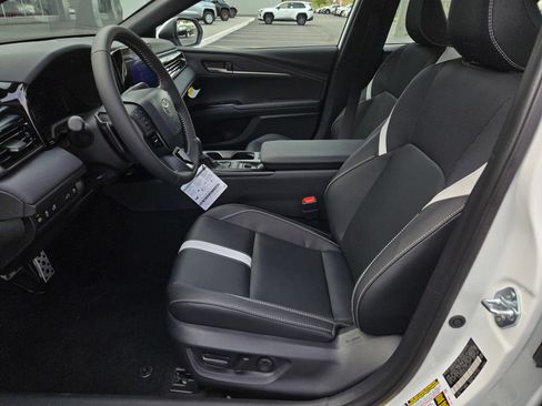 Used 2026 Toyota Camry SE FWD image 15