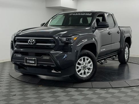Certified 2025 Toyota Tacoma SR5 AWD/4WD image 3