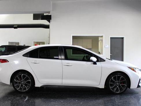 Used 2020 Toyota Corolla SE FWD image 2