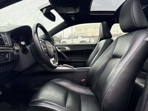 Used 2016 Lexus CT 200h w/ Navigation Package image 30