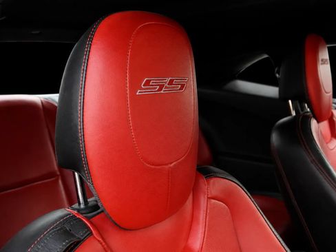 Used 2010 Chevrolet Camaro SS w/ LPO, Ground Effects Package RWD image 23