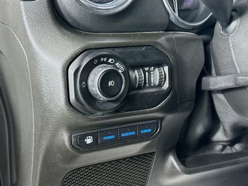 Used 2021 Jeep Wrangler Unlimited Sahara w/ Cold Weather Group AWD/4WD image 10