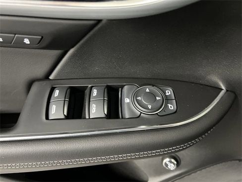 Used 2024 Buick Envision Avenir image 24