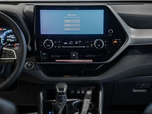 New 2026 Toyota Highlander Platinum image 22