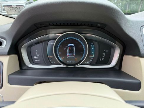 Used 2016 Volvo XC70 T5 Premier w/ Proximity Package image 29