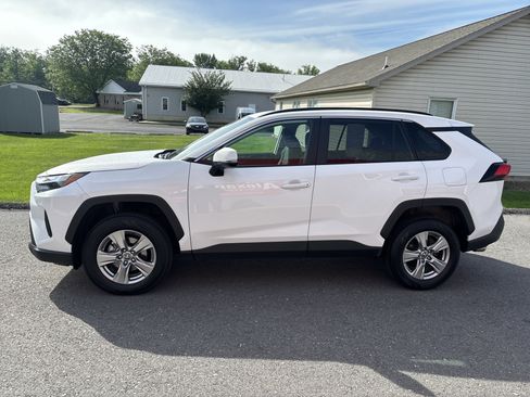 Used 2025 Toyota RAV4 XLE AWD/4WD image 7