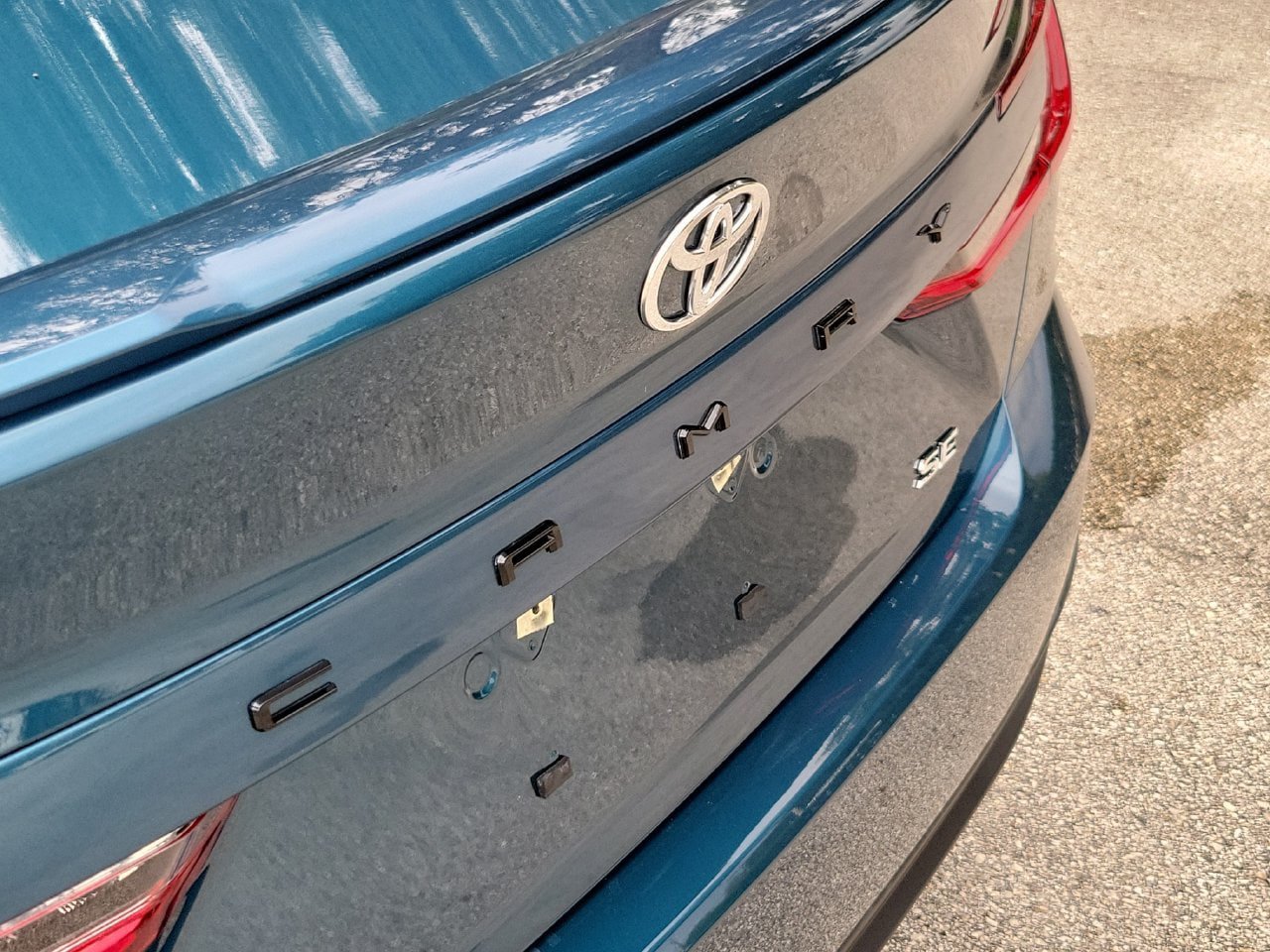 Used 2025 Toyota Camry SE FWD image 6