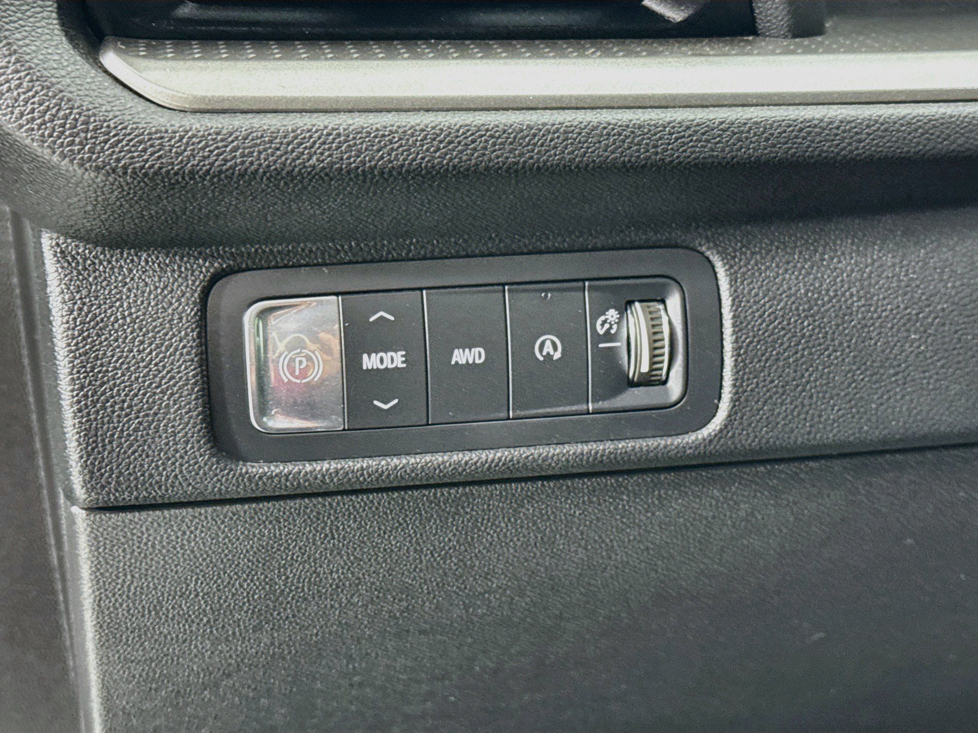 Used 2024 Chevrolet Traverse LT w/ Trailering Package AWD/4WD image 10