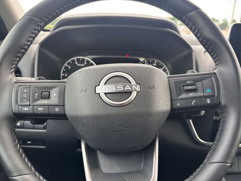Used 2025 Nissan Rogue SV FWD image 30