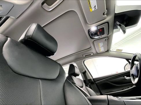 Used 2022 Hyundai Santa Fe SEL w/ Convenience + Premium Package FWD image 17