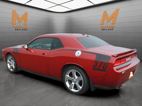 Used 2009 Dodge Challenger R/T RWD image 2