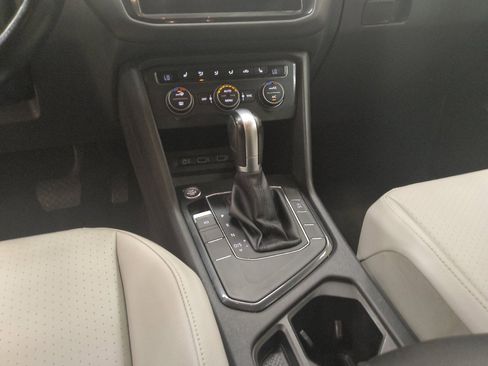 Used 2018 Volkswagen Tiguan SE FWD image 26