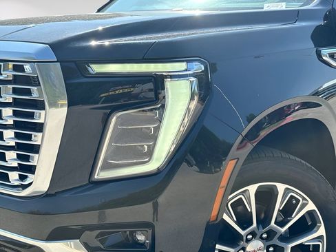 New 2026 GMC Yukon Denali w/ Denali Reserve Package AWD/4WD image 3