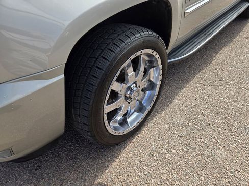 Used 2007 Cadillac Escalade EXT w/ Information Package image 4