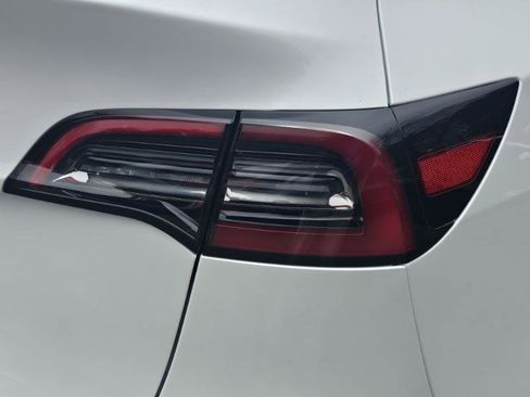 Used 2024 Tesla Model Y Long Range image 29