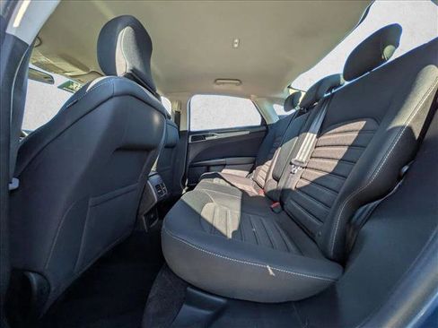 Used 2018 Ford Fusion SE w/ Fusion SE Technology Package image 17