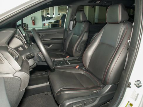 Used 2025 Honda Odyssey Sport-L image 18
