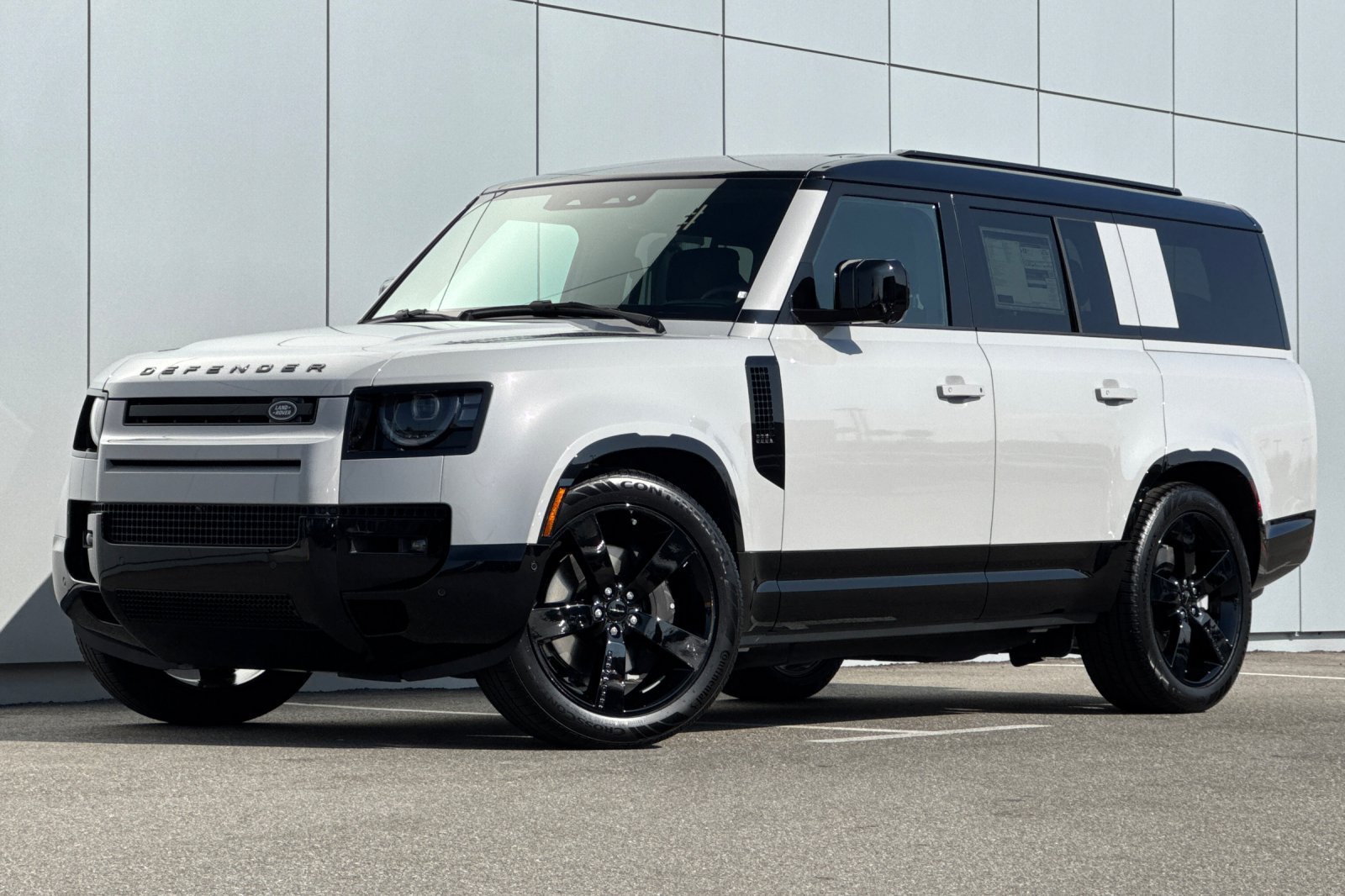 New 2026 Land Rover Defender 130 X-Dynamic SE AWD/4WD image 1