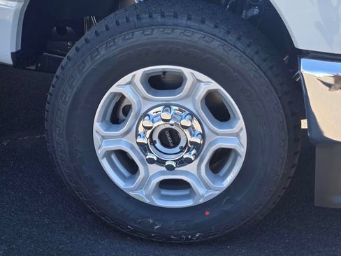New 2026 Ford F250 XLT w/ FX4 Off-Road Package AWD/4WD image 3