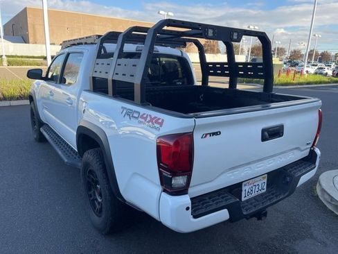 Used 2018 Toyota Tacoma TRD Off-Road image 7