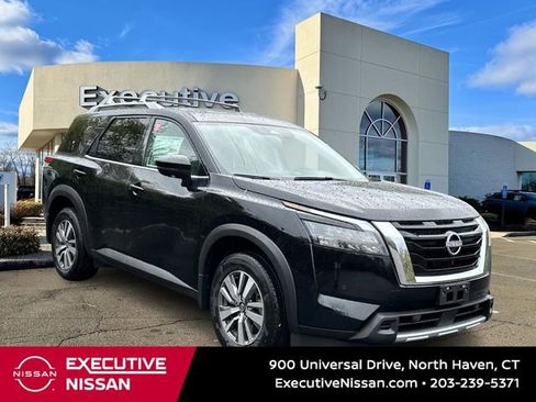 New 2025 Nissan Pathfinder SL image 1