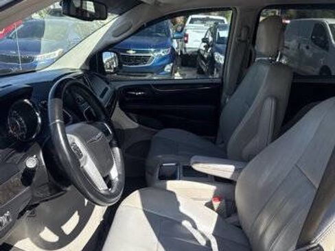 Used 2015 Chrysler Town & Country Touring w/ Driver Convenience Group FWD image 12