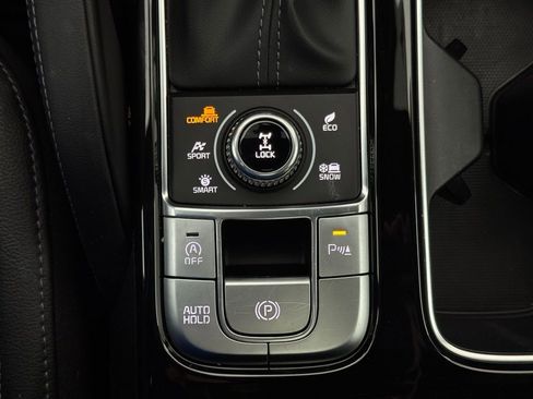 Used 2025 Kia Telluride AWD image 32