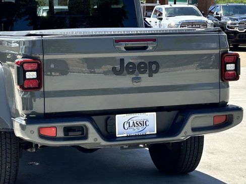 Used 2023 Jeep Gladiator Overland AWD/4WD image 6