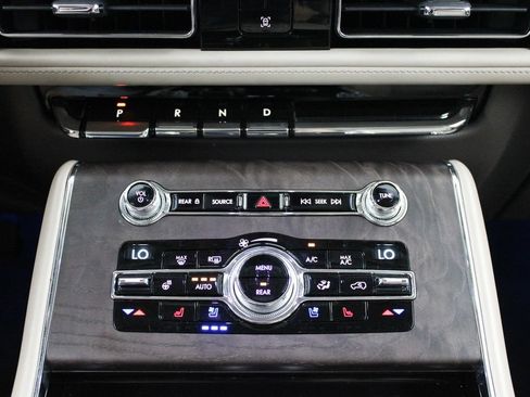 Used 2020 Lincoln Aviator Reserve w/ Equipment Group 202A AWD/4WD image 36