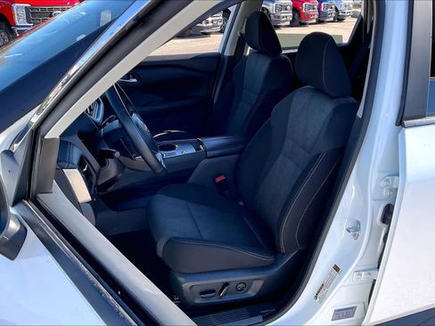 Used 2025 Nissan Rogue SV image 7