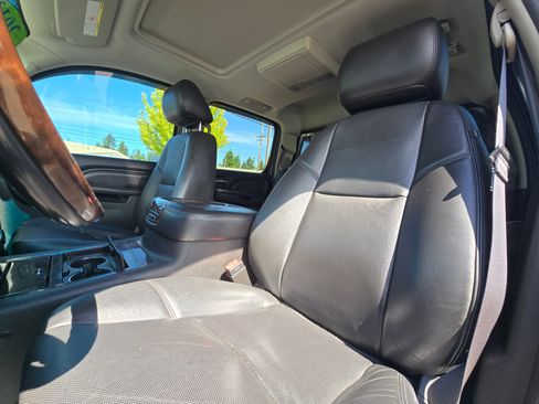 Used 2013 GMC Sierra 2500 Denali w/ Suspension Package, Off-Road AWD/4WD image 22