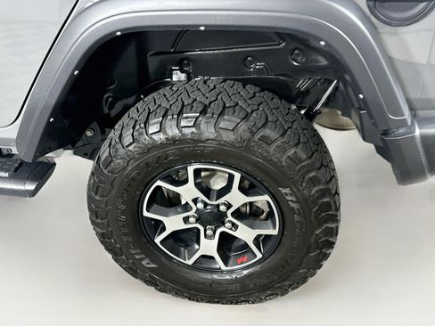Used 2022 Jeep Wrangler Unlimited Rubicon w/ Cold Weather Group AWD/4WD image 11