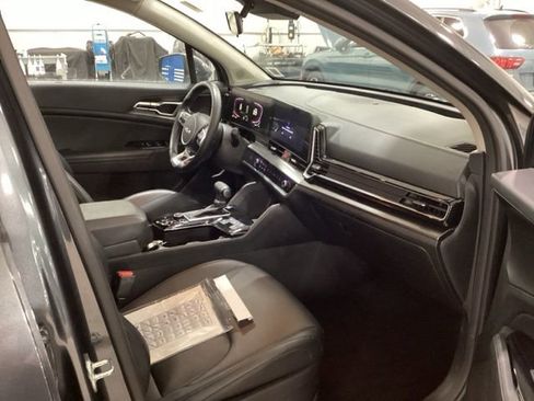 Used 2023 Kia Sportage EX image 9