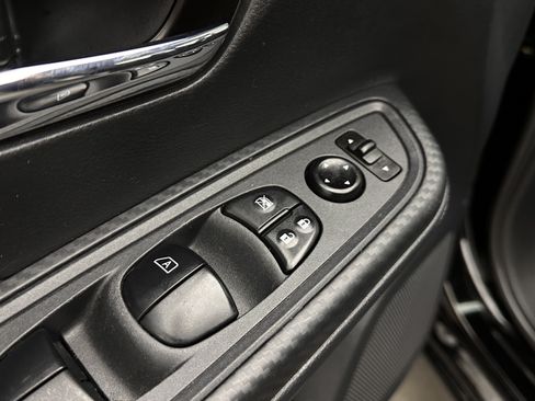 Used 2025 Nissan Versa SV FWD image 13