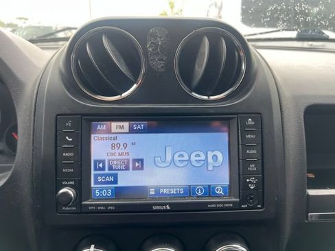 Used 2011 Jeep Compass Latitude AWD/4WD image 9